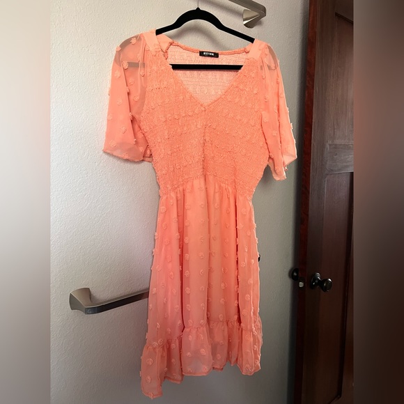 Women’s Dress - Picture 3 of 3